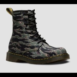 Dr. Doc Martens 1460 Camo Boots